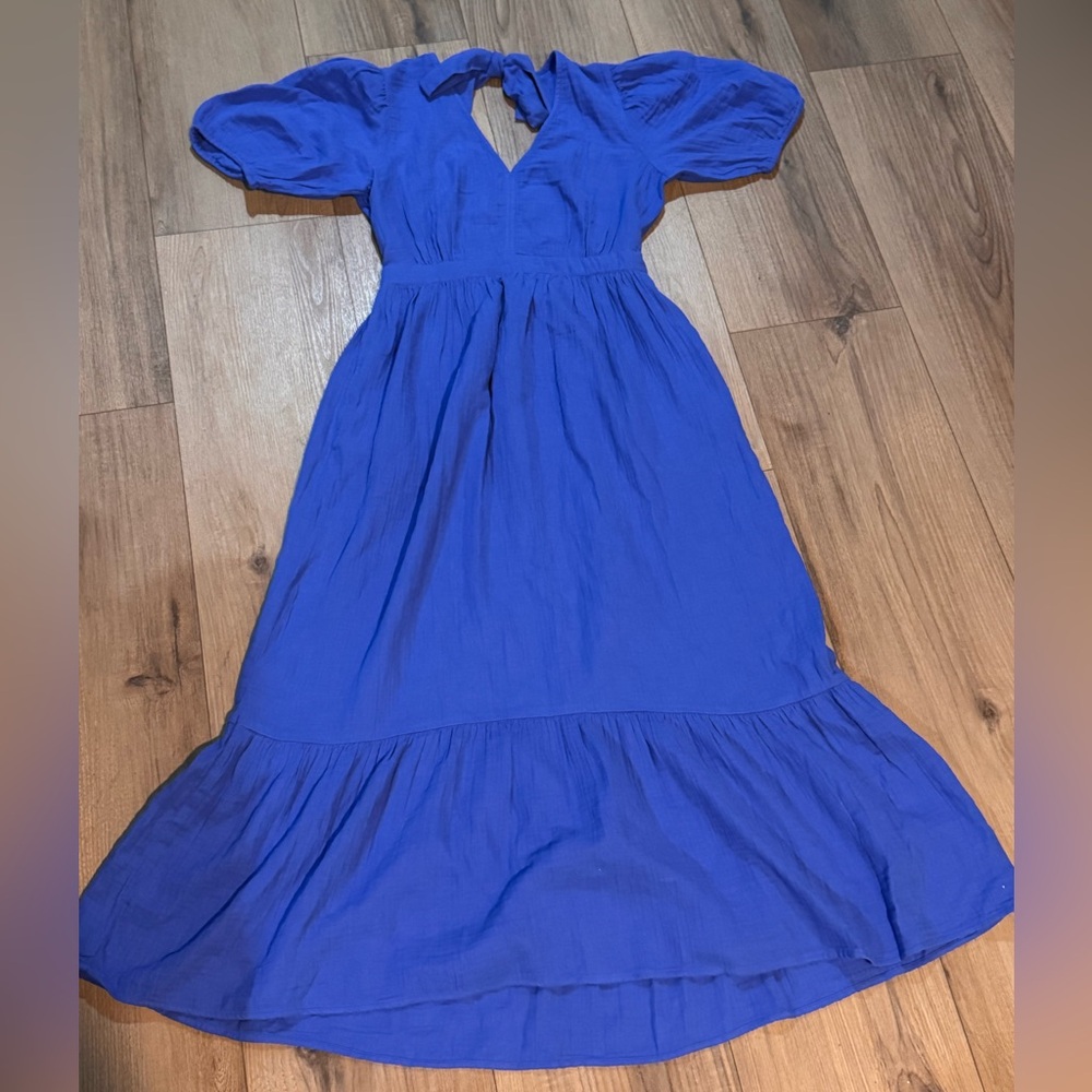 Gap dress with back cut out. Super cute! Did not fit and missed return window.